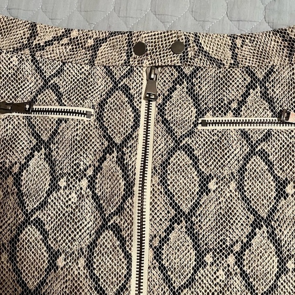 SHE & SKY~PYTHON~PRINT SKIRT~NWT~M - Picture 6 of 7